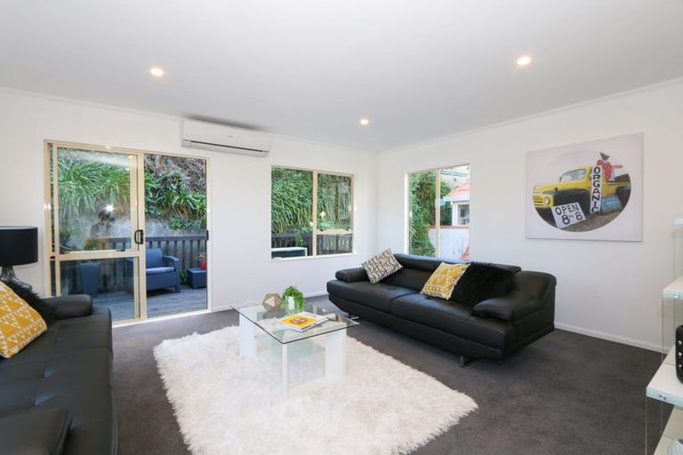 Photo of property in 33u2 Hawker Street, Mount Victoria, Wellington, 6011