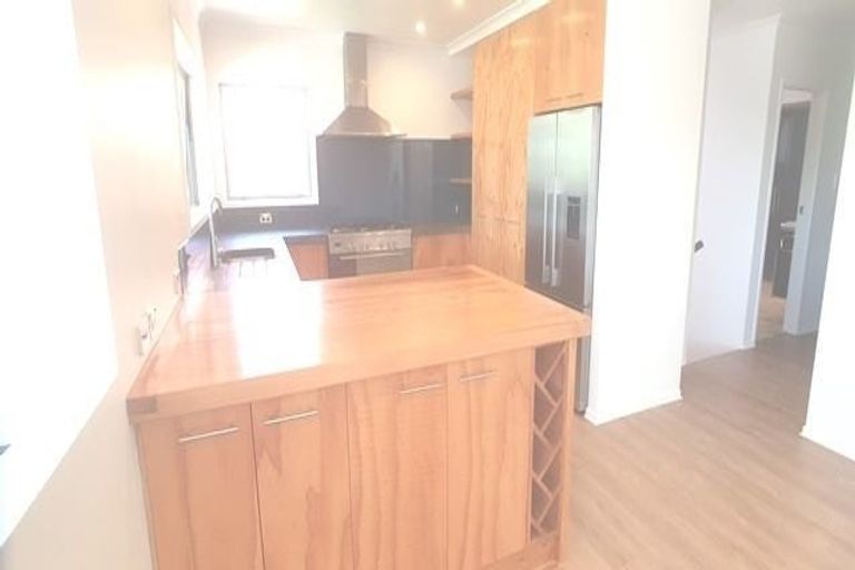 Photo of property in 17 Bert Wilson Place, Cockle Bay, Auckland, 2014
