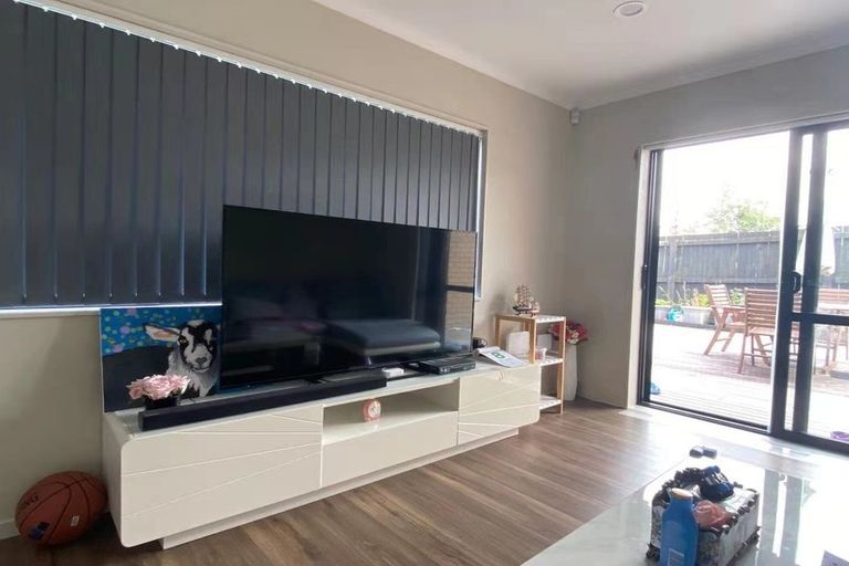 Photo of property in 5a Orchid Place, Te Atatu South, Auckland, 0610