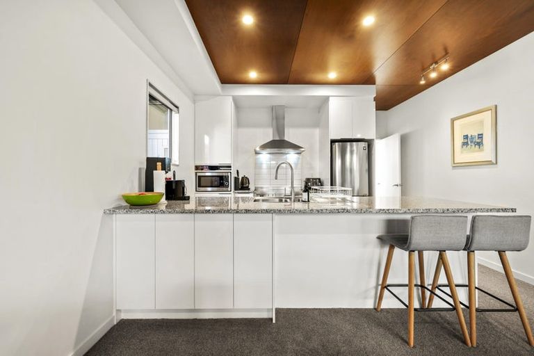 Photo of property in 1/3 Severn Street, Island Bay, Wellington, 6023