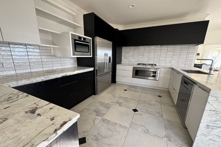 Photo of property in 14 Roslyn Road, Bluff Hill, Napier, 4110