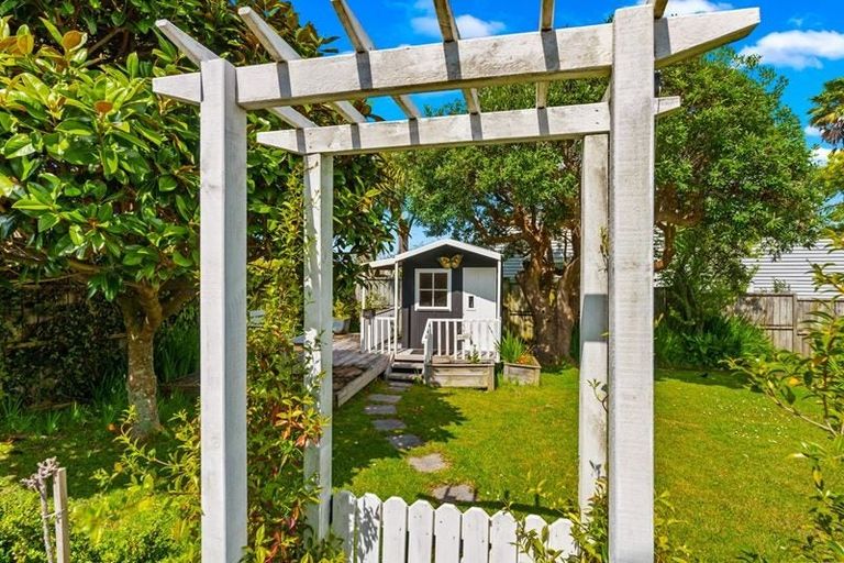 Photo of property in 6d Buisson Glade, West Harbour, Auckland, 0618