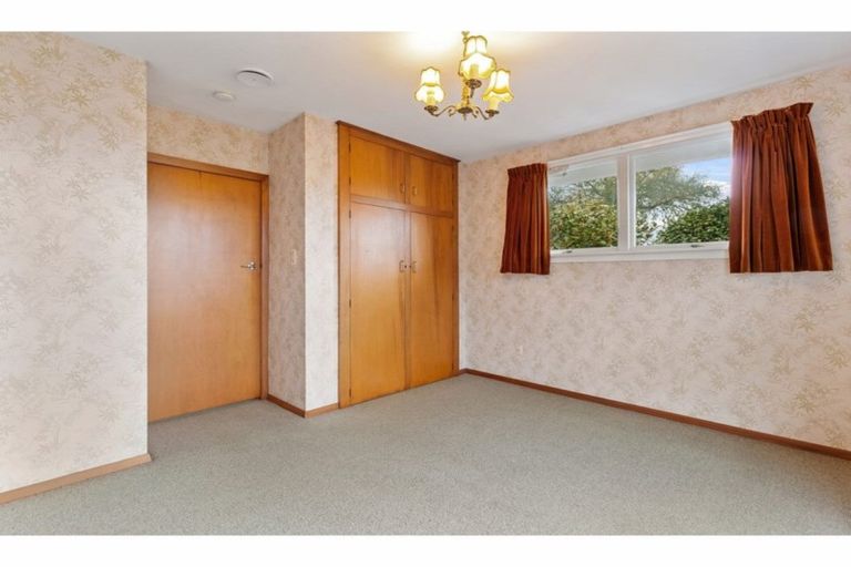 Photo of property in 43 Prestons Road, Redwood, Christchurch, 8051