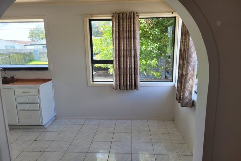 Photo of property in 43 Rathgar Road, Henderson, Auckland, 0610