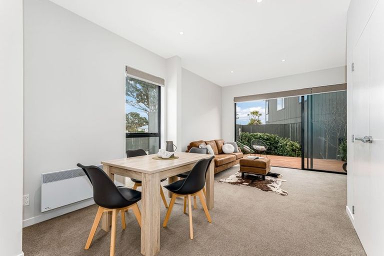 Photo of property in 5/6 Oswald Crescent, Paparangi, Wellington, 6037