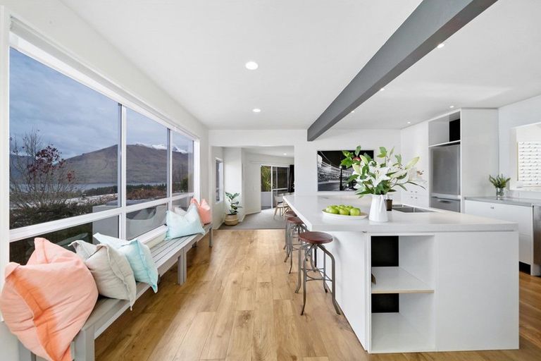 Photo of property in 2 Peregrine Place, Queenstown, 9300