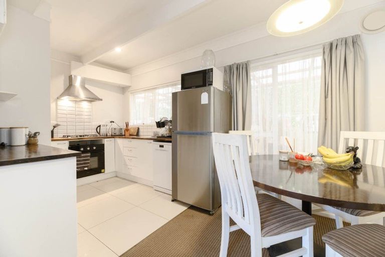 Photo of property in 2/24 Newington Road, Henderson, Auckland, 0612