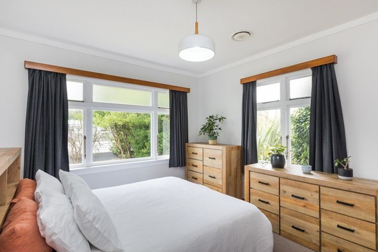 Photo of property in 19 Featherston Street, Takaro, Palmerston North, 4412