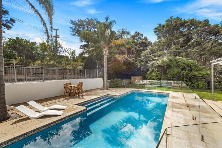 Photo of property in 160 Schnapper Rock Road, Schnapper Rock, Auckland, 0632
