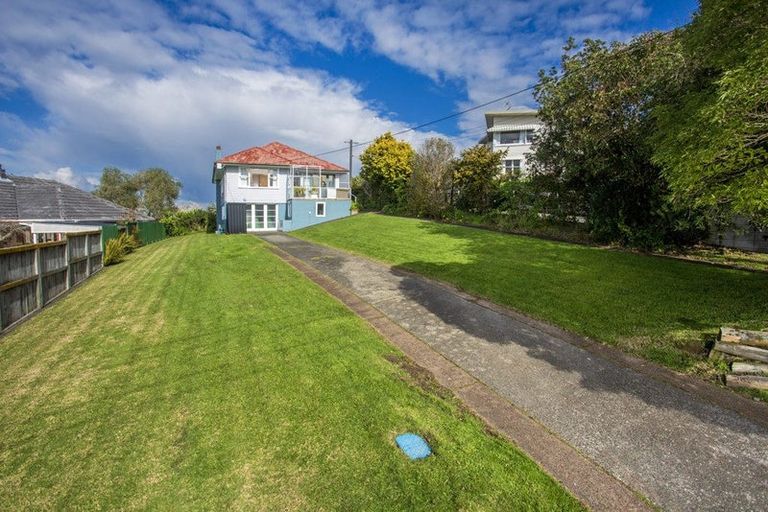Photo of property in 61 Exmouth Road, Northcote, Auckland, 0627