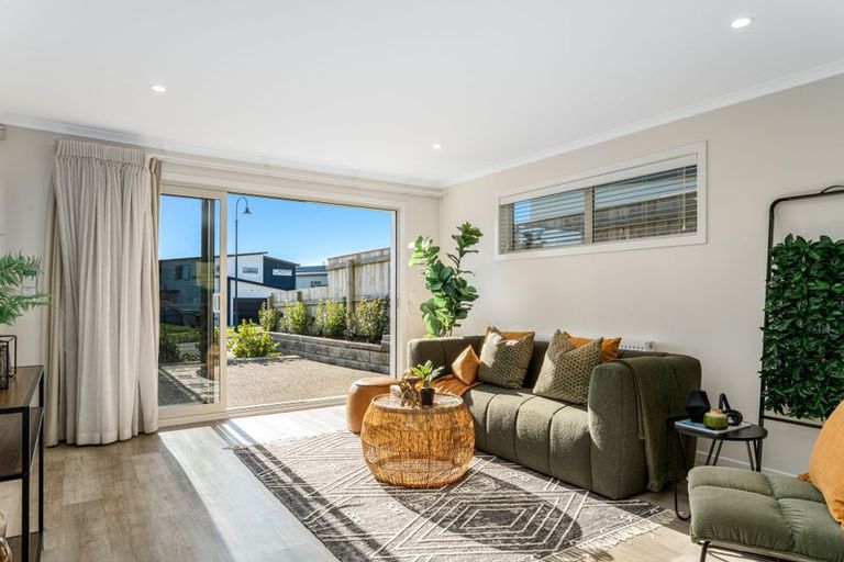 Photo of property in 115a Queen Charlotte Drive, Aotea, Porirua, 5024