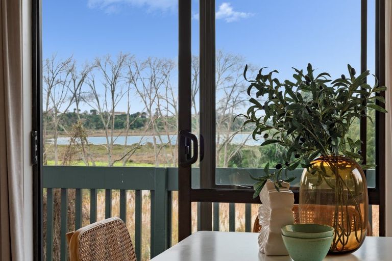 Photo of property in 18 Waikareao Way, Brookfield, Tauranga, 3110