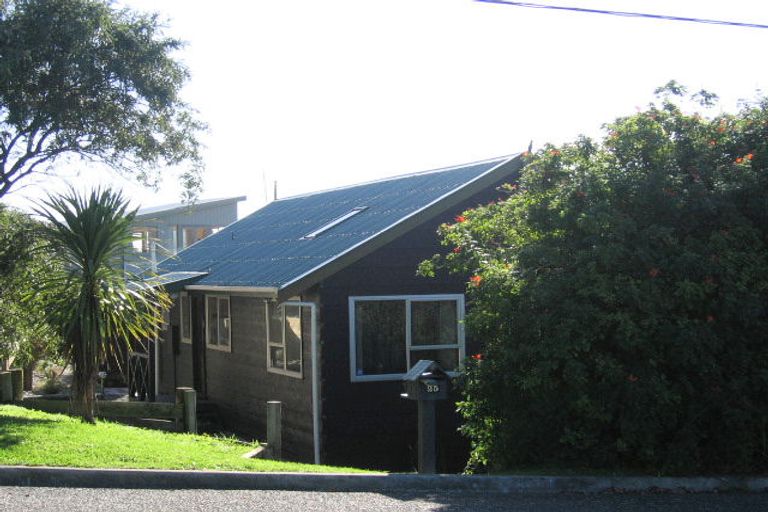 Photo of property in 25 Percival Road, Paraparaumu Beach, Paraparaumu, 5032