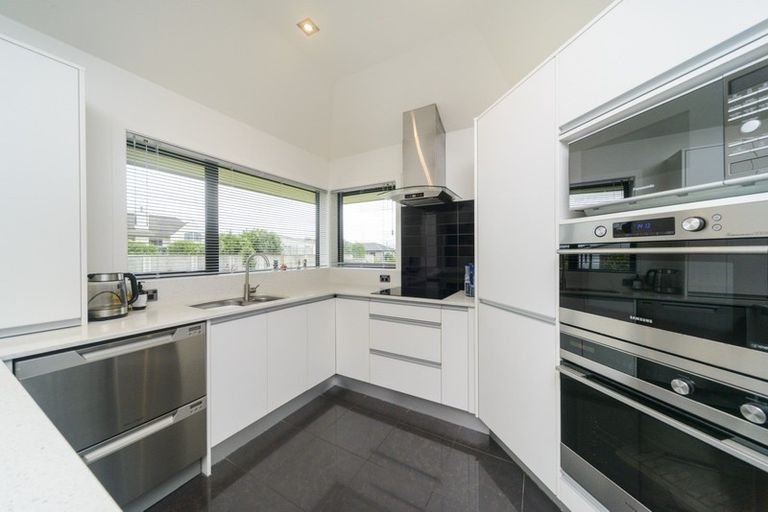 Photo of property in 14 Pegasus Place, Kelvin Grove, Palmerston North, 4414