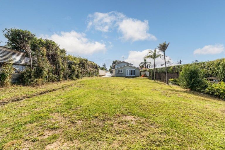 Photo of property in 75 Marine Parade, Mellons Bay, Auckland, 2014