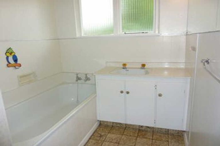 Photo of property in 8 Oban Place, Woolston, Christchurch, 8062