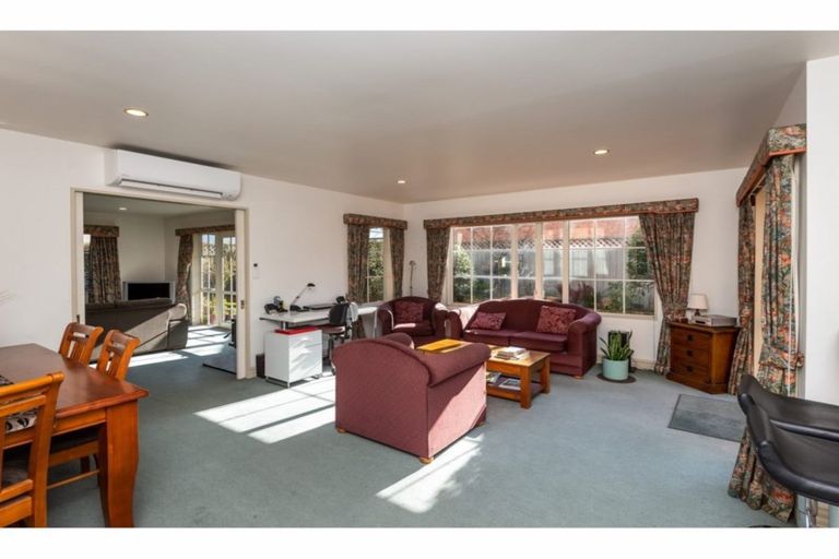 Photo of property in 2/61 Hawkesbury Avenue, St Albans, Christchurch, 8014