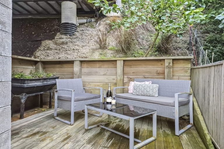 Photo of property in 64a Orangi Kaupapa Road, Northland, Wellington, 6012