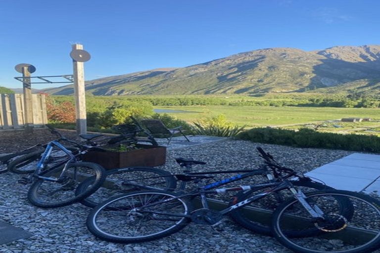 Photo of property in 24 Huxley Place, Lake Hayes, Queenstown, 9304