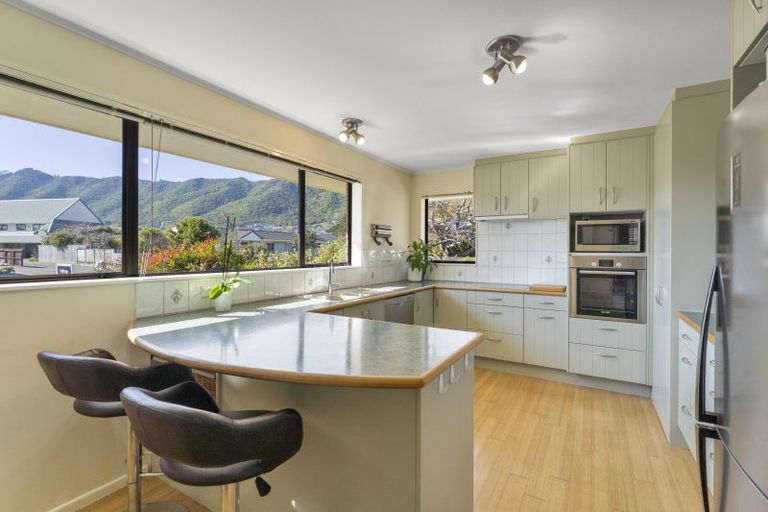 Photo of property in 4 Awanui Drive, Waikanae, 5036