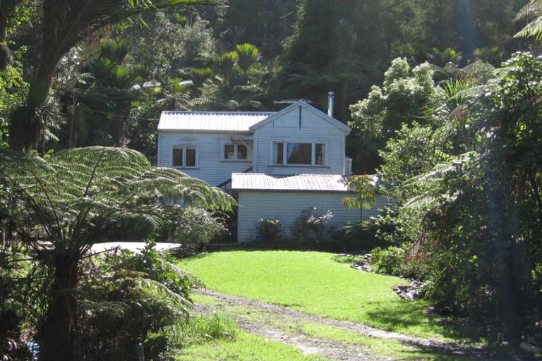 Photo of property in 37 Waima Crescent, Titirangi, Auckland, 0604