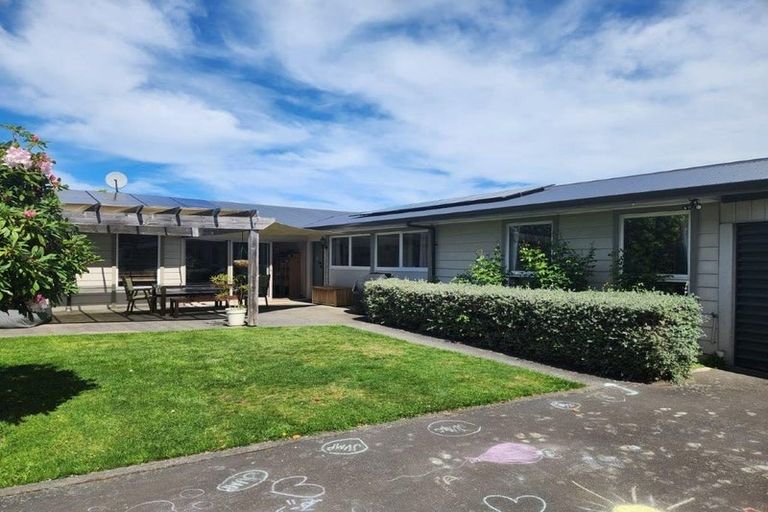 Photo of property in 1 Burrows Place, Ilam, Christchurch, 8041