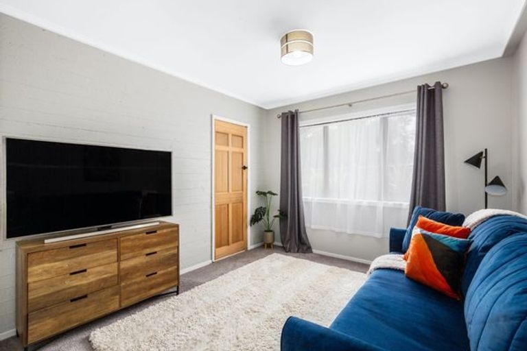 Photo of property in 2 Pohue Grove, Stokes Valley, Lower Hutt, 5019