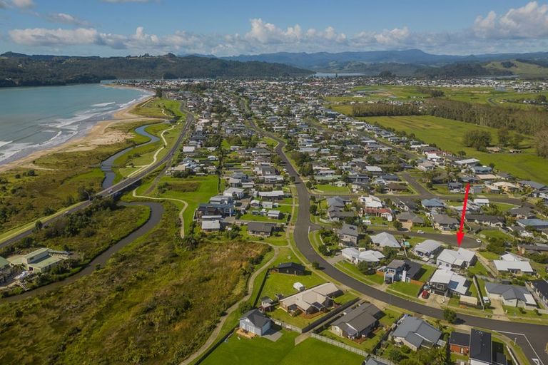 Photo of property in 8 Dotterel Place, Whitianga, 3510
