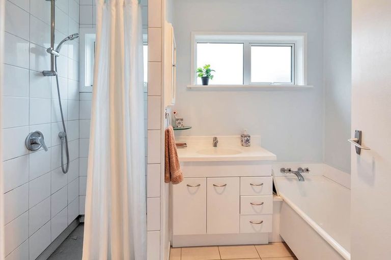 Photo of property in 4 Seabar Place, Glen Eden, Auckland, 0602