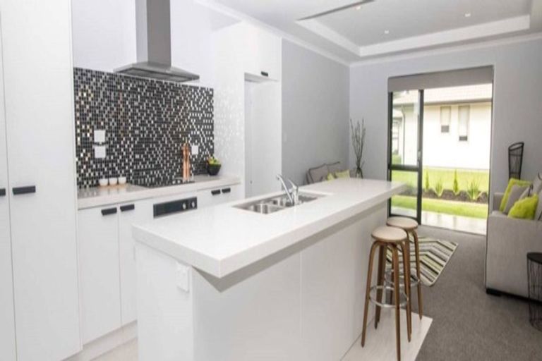 Photo of property in 4 Len Hale Place, Parklands, Christchurch, 8083