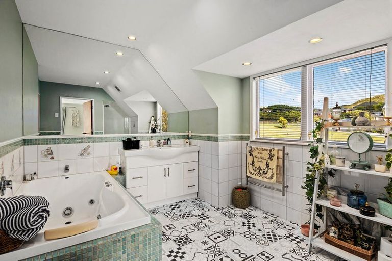 Photo of property in 6b Orange Grove, Churton Park, Wellington, 6037