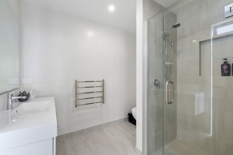 Photo of property in 2 Kereru Crescent, Wanaka, 9305