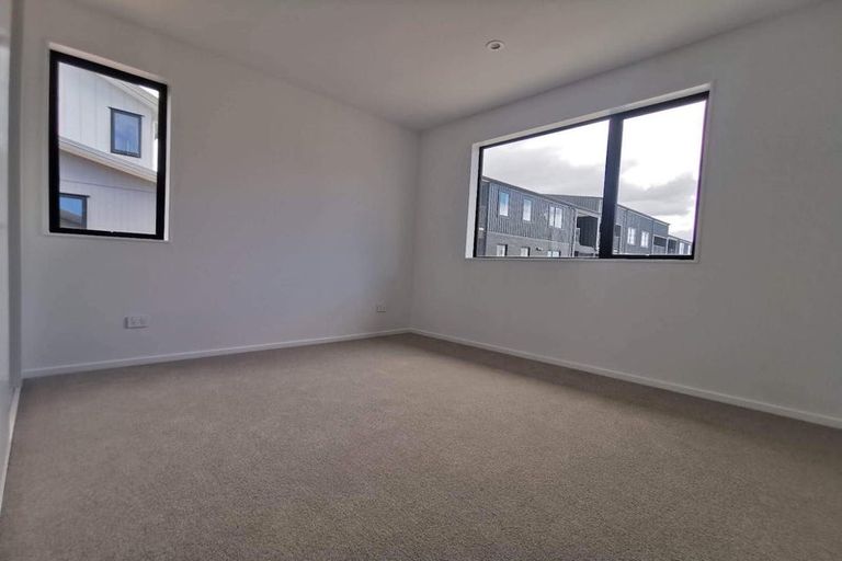 Photo of property in 22 Eileen Newey Place, Henderson, Auckland, 0612