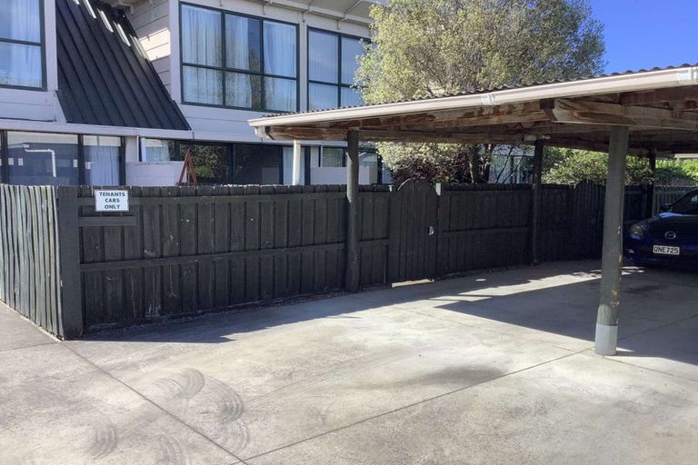 Photo of property in 2/86 Picton Avenue, Riccarton, Christchurch, 8011