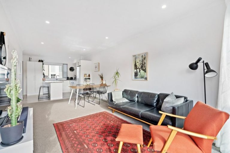 Photo of property in 10 Shelduck Way, Hobsonville, Auckland, 0616