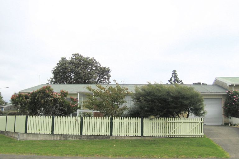 Photo of property in 16a Tahi Road, Paraparaumu Beach, Paraparaumu, 5032