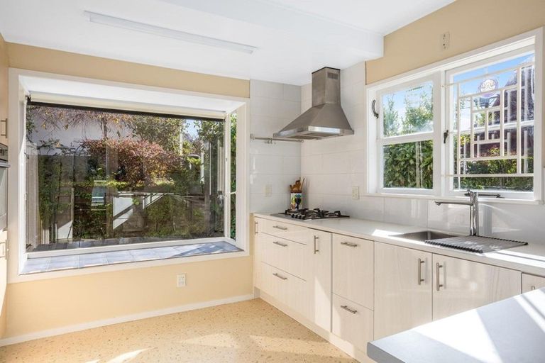 Photo of property in 54 Seaview Road, Paremata, Porirua, 5024