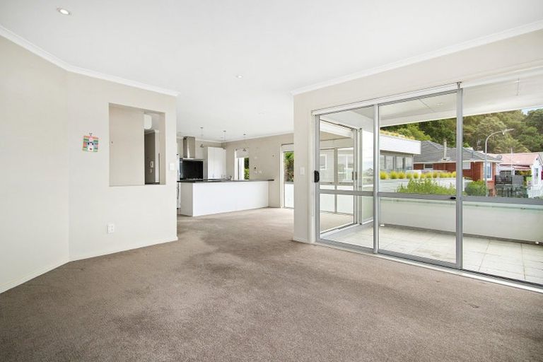Photo of property in 275u2 Karaka Bay Road, Karaka Bays, Wellington, 6022