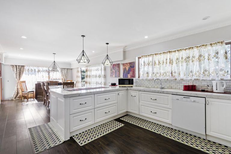 Photo of property in 2 Hogan Street, Pukekohe, 2120