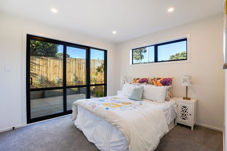 Photo of property in 858c East Coast Road, Northcross, Auckland, 0630