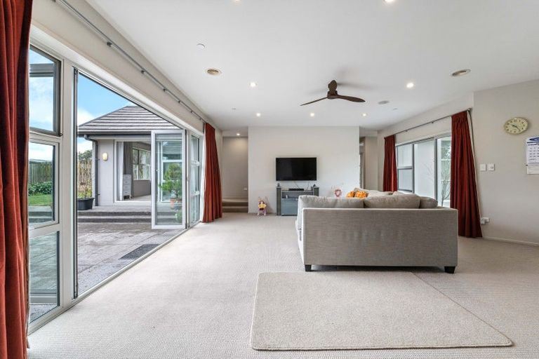 Photo of property in 4 Links Drive, Waiwhakaiho, New Plymouth, 4312