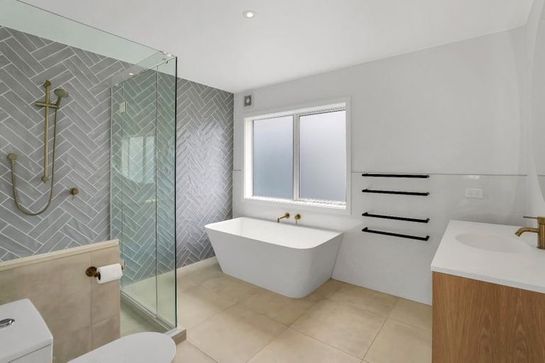 Photo of property in 26c Stottholm Road, Titirangi, Auckland, 0604