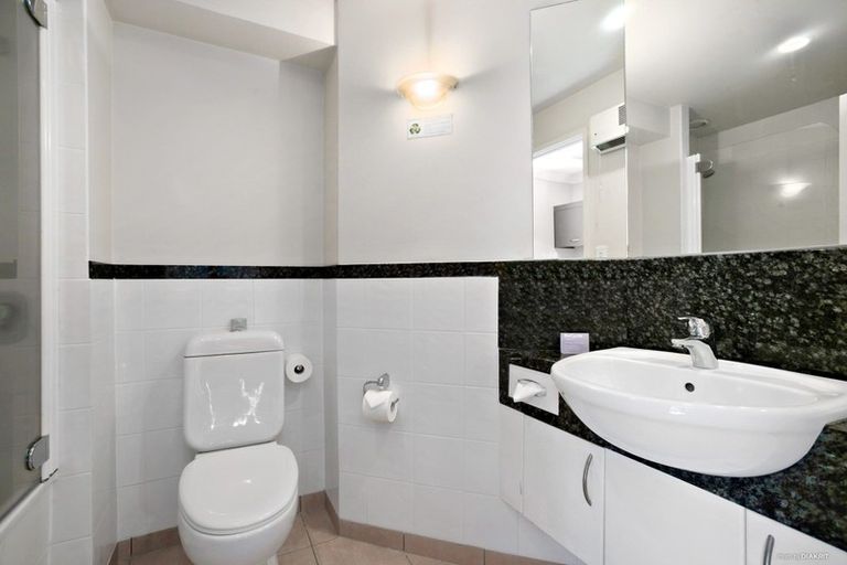 Photo of property in 26 Crompton Road, Massey, Auckland, 0614