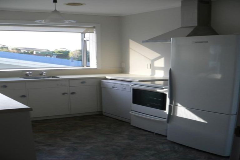 Photo of property in 15 Fyvie Avenue, Tawa, Wellington, 5028