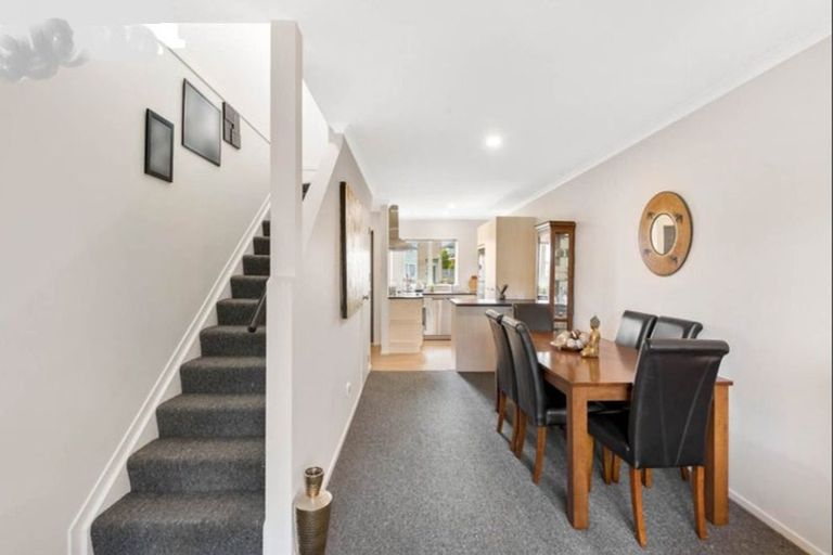 Photo of property in 14 Brashier Circle, Sunnyvale, Auckland, 0612