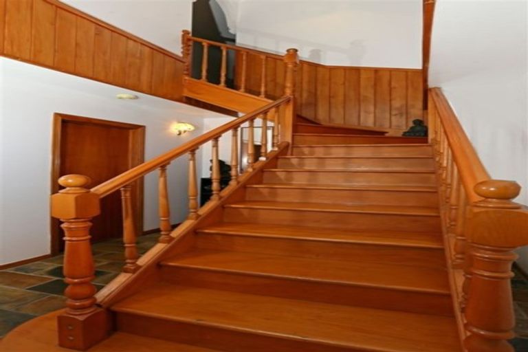 Photo of property in 99 Grassmere Road, Henderson Valley, Auckland, 0612