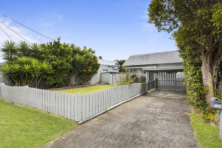 Photo of property in 2/2a Eskdale Road, Birkdale, Auckland, 0626