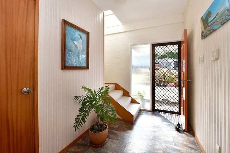 Photo of property in 1/9 Red Beach Road, Red Beach, 0932