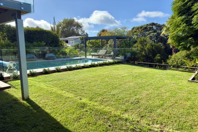 Photo of property in 84 Parr Terrace, Castor Bay, Auckland, 0620