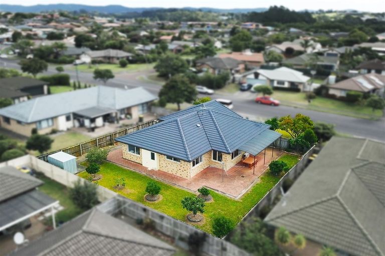 Photo of property in 15 Hillwell Drive, Henderson, Auckland, 0612